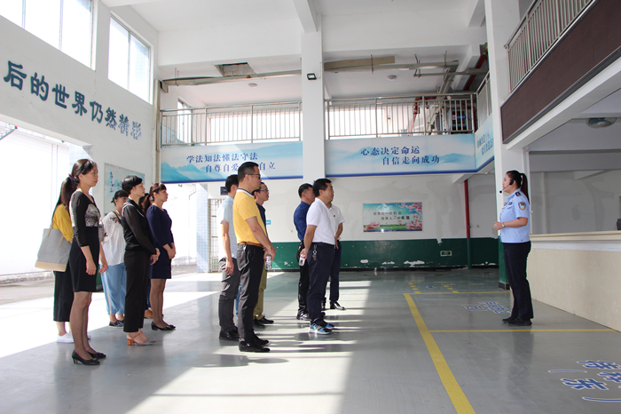 市委统战部组织全体干部职工到南安市看守所开展廉政警示教育活动.jpg