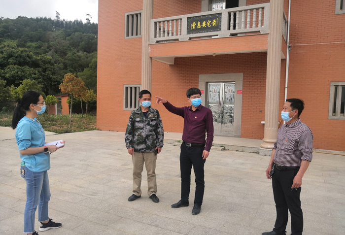 水头镇纪委监察组干部到朴山村开展文明祭扫监督检查.jpg